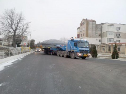 Un transport agabaritic a traversat Constanţa